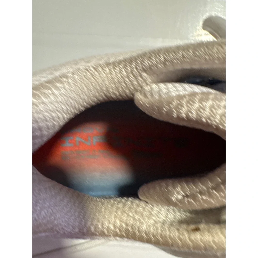 Under‎ Armour HOVR Infinite Womens Running Shoes 7 White Blue Orange 3022597-103